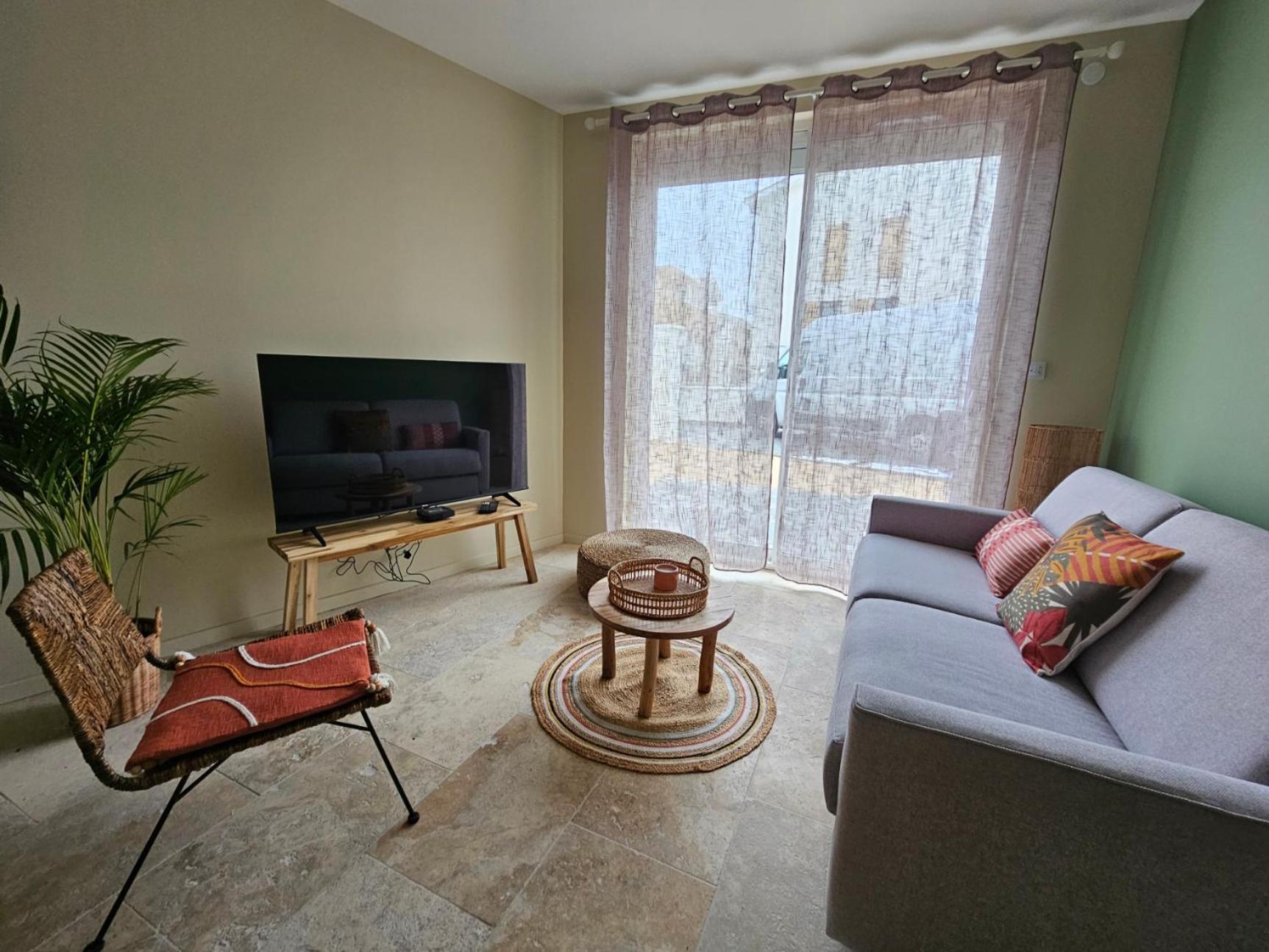 Le Loft De - La Bastide, Le Chalet, Le Loft, Le Mas, La Paillote Apartment Genas