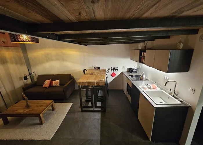 Le Loft De Genas - La Bastide, Le Chalet, Le Loft, Le Mas, La Paillote