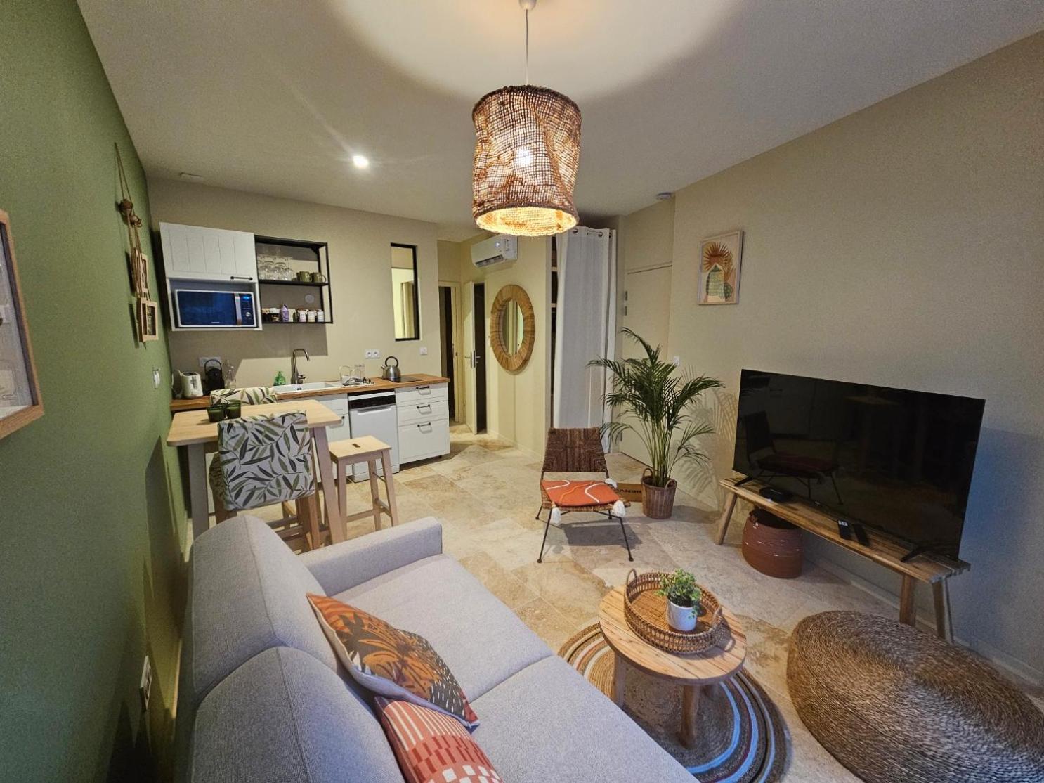 Le Loft De - La Bastide, Le Chalet, Le Loft, Le Mas, La Paillote Apartment Genas