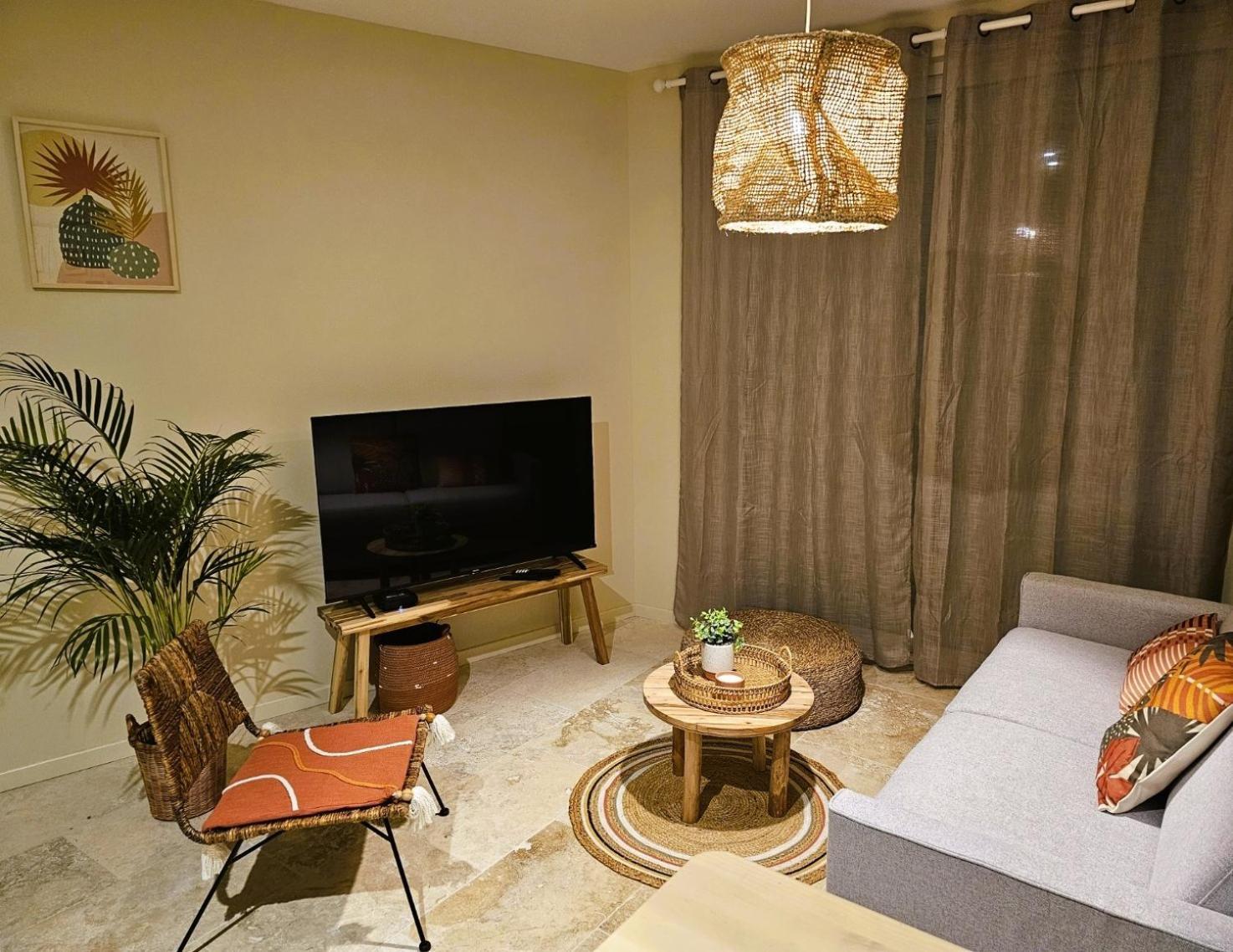 Le Loft De - La Bastide, Le Chalet, Le Loft, Le Mas, La Paillote * Genas