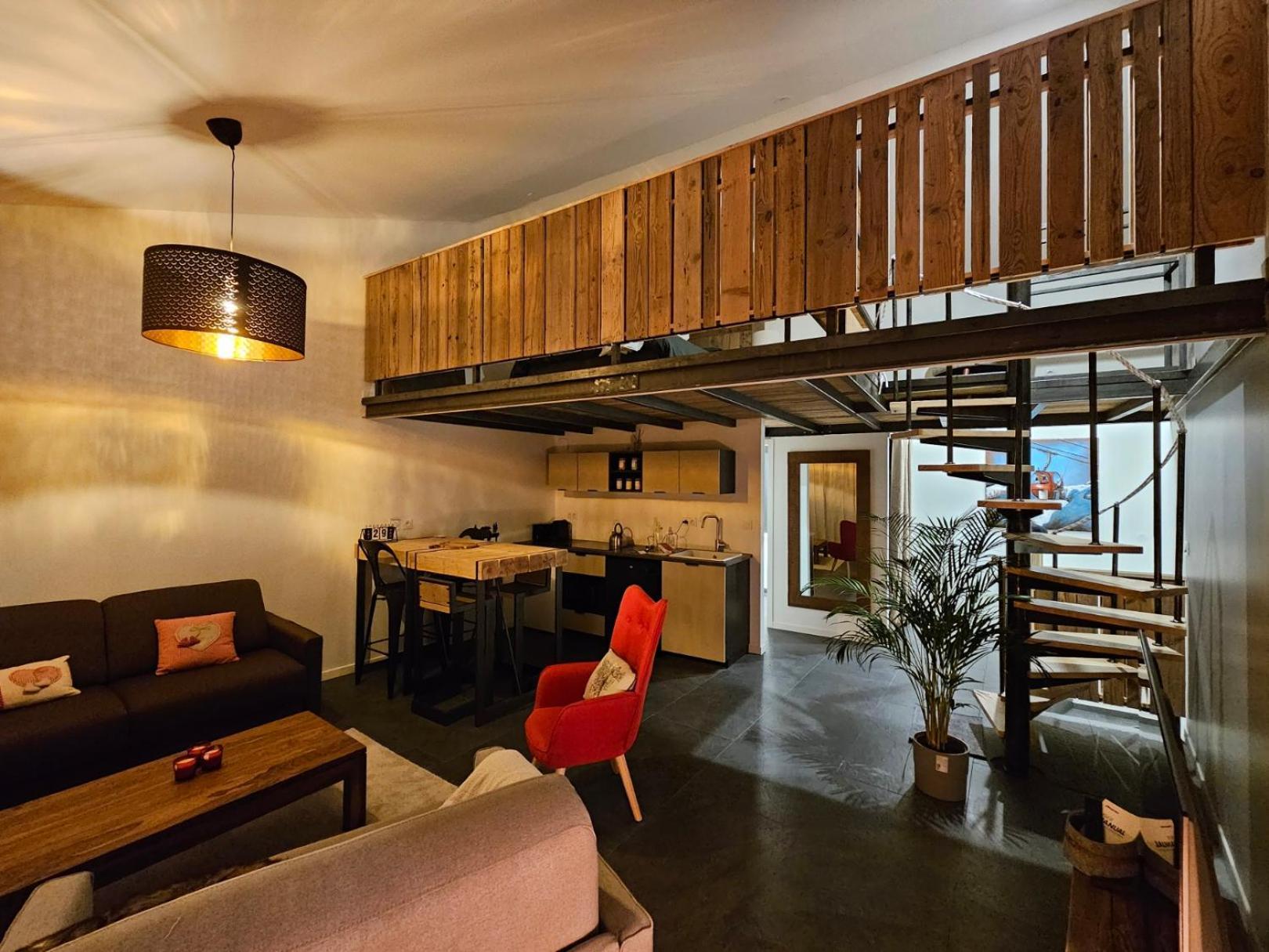Le Loft De - La Bastide, Le Chalet, Le Loft, Le Mas, La Paillote Genas