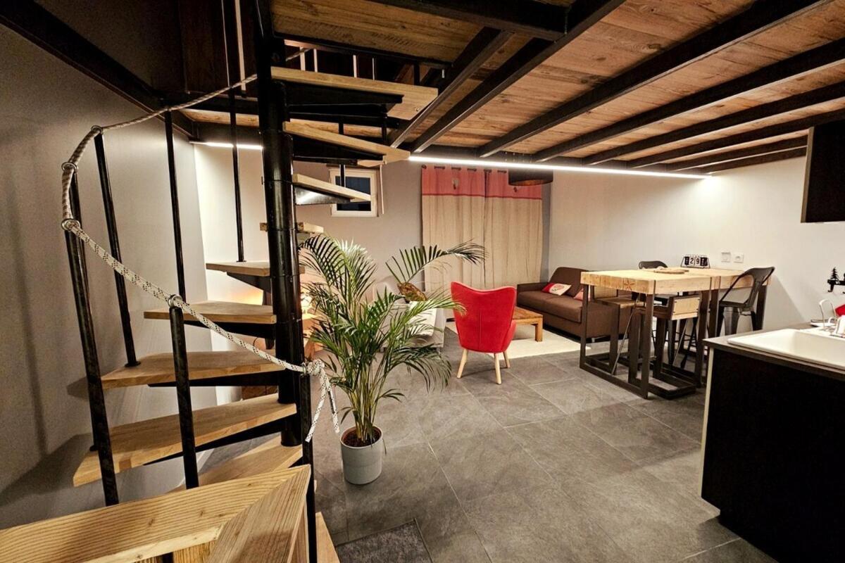 Le Loft De - La Bastide, Le Chalet, Le Loft, Le Mas, La Paillote Apartment Genas