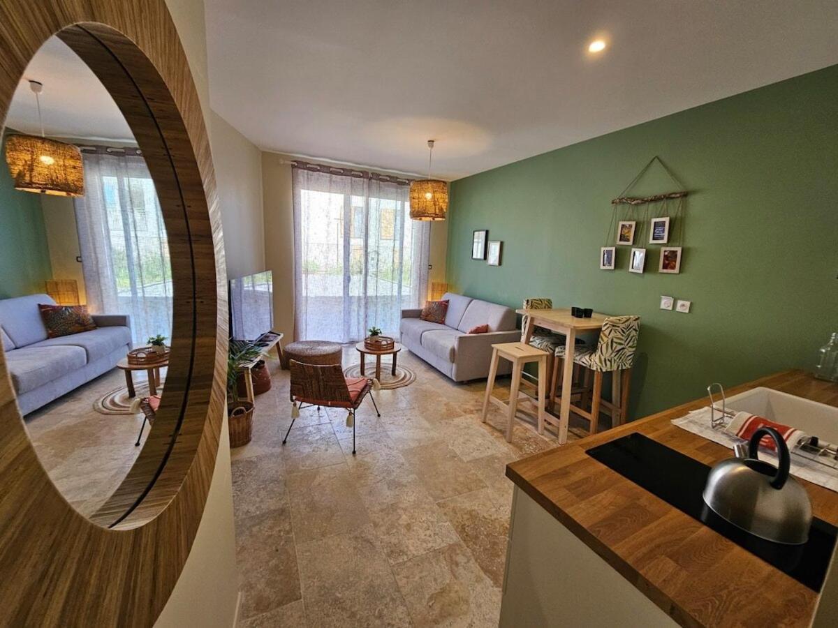 Le Loft De - La Bastide, Le Chalet, Le Loft, Le Mas, La Paillote Apartment Genas