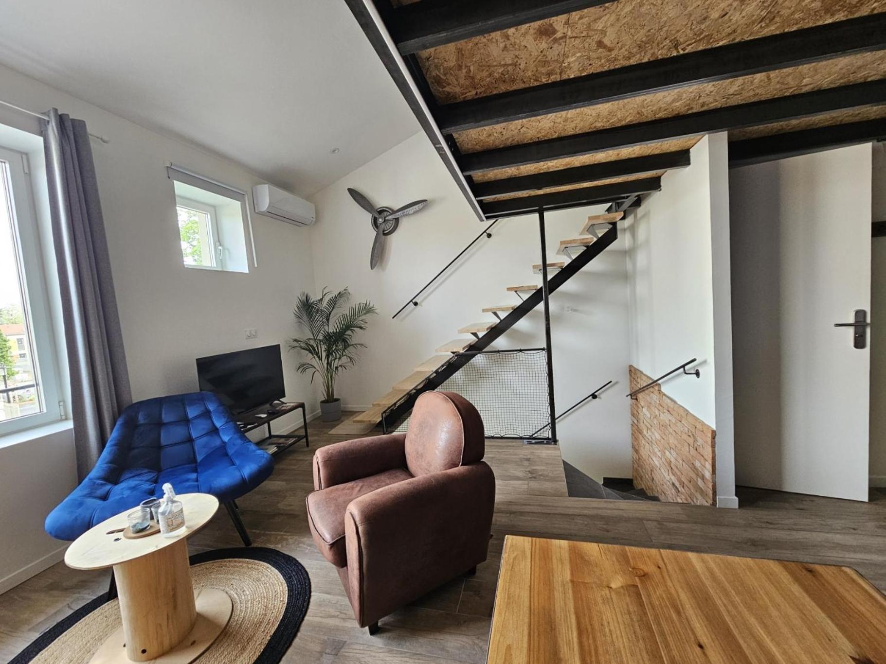 Le Loft De - La Bastide, Le Chalet, Le Loft, Le Mas, La Paillote * Genas