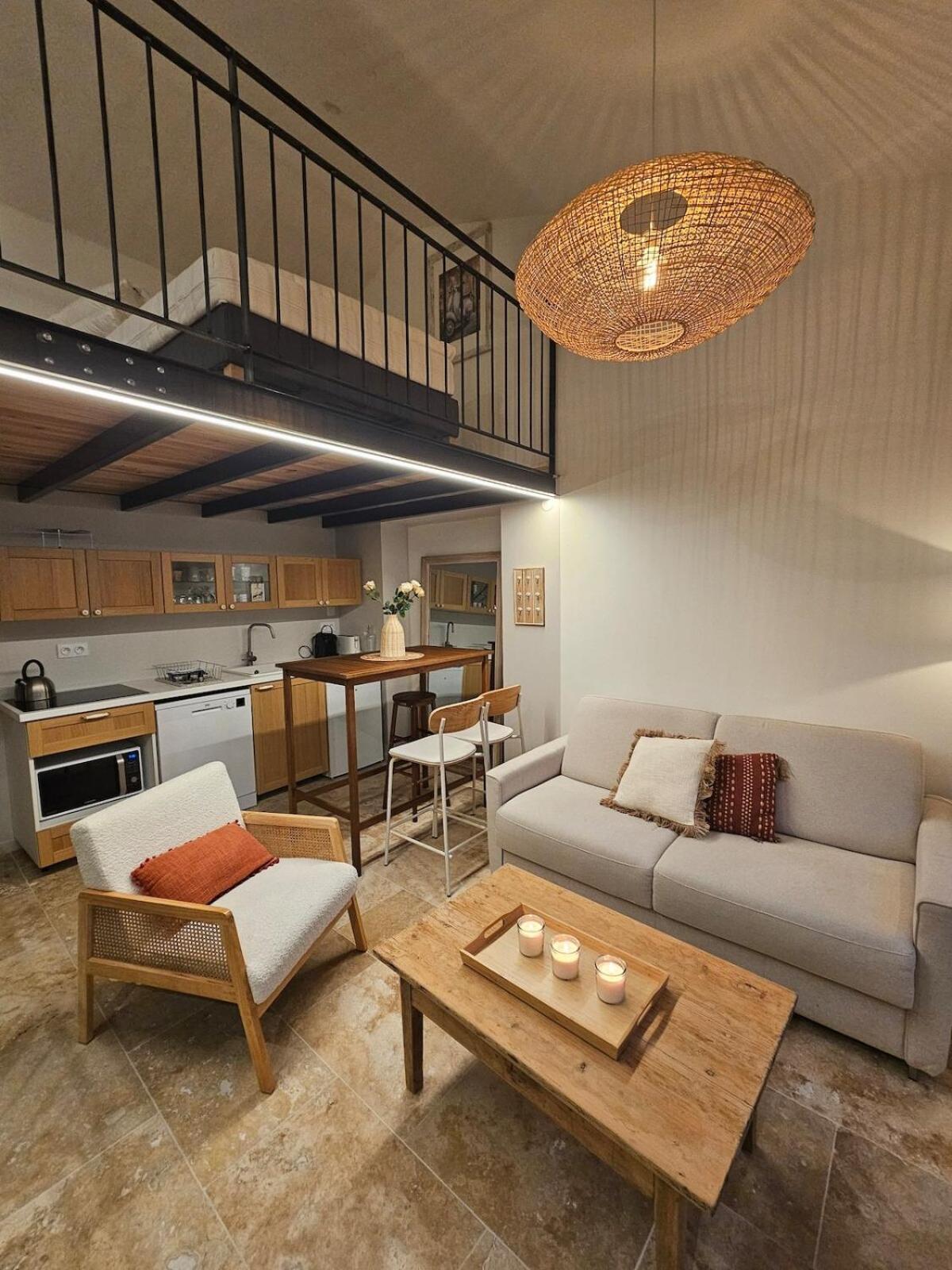 Le Loft De - La Bastide, Le Chalet, Le Loft, Le Mas, La Paillote Appartement Genas