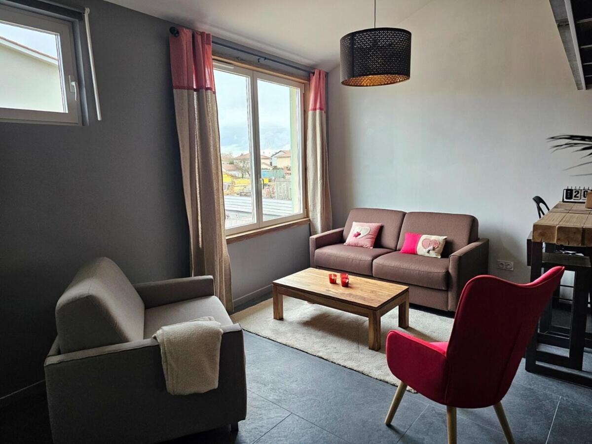 Le Loft De - La Bastide, Le Chalet, Le Loft, Le Mas, La Paillote * Genas