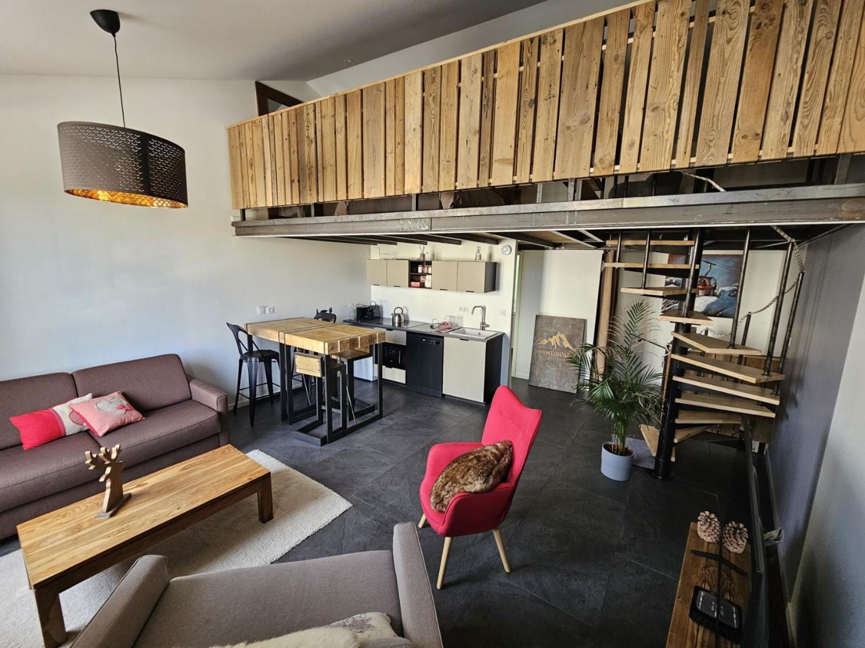 Le Loft De - La Bastide, Le Chalet, Le Loft, Le Mas, La Paillote *